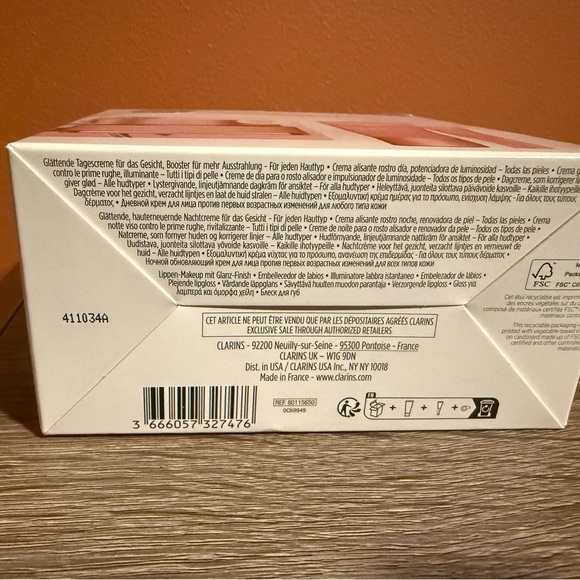 Clarins Age Defying & Radiance Essentials Set - Picture 5 of 5